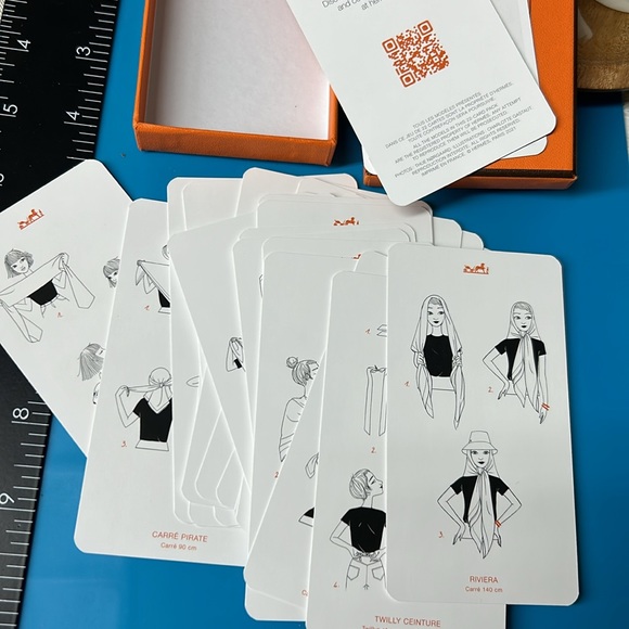 🖤NEW💕Hermès Scarf Knotting Cards in Case - Picture 2 of 11
